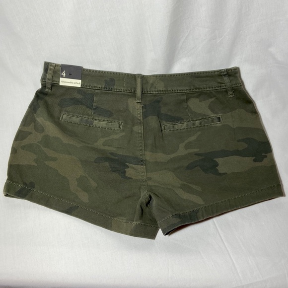 Abercrombie & Fitch Green Camouflage Shorts. Size 4. New With Tag. - Picture 6 of 10